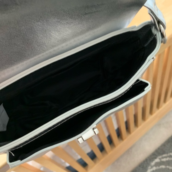 Silver glam purse! 👜 - Picture 3 of 4